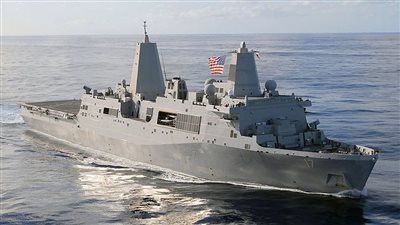 الجيش الامريكي يعلق على اقتراب زورق إيراني من سفن في مضيق هرمز