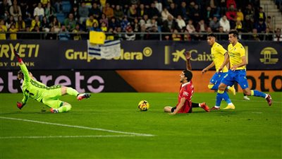 فريق مانشستر يونايتد الإنجليزي يخسر أمام نظيره قادش.. ماذا حدث؟