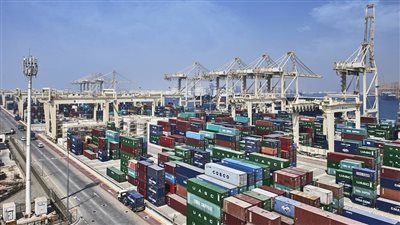 كيف حققت التجارة الخارجية غير النفطية لدولة الإمارات رقمًا قياسيًا جديدًا ؟