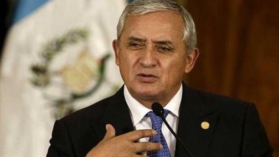 رئيس غواتيمالا الأسبق أوتو بيريز يتصدر مواقع التواصل.. ما القصة؟