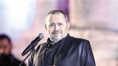 في أحدث ظهور له... الفنان السوري جورج وسوف يحتفل بنجاح أغنيته الأخيرة 
