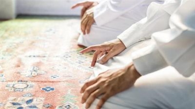 صلاة الجمع والقصر للمسافر كم يوم؟.. دار الإفتاء تجيب - فيديو