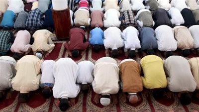 كيفية صلاة جمع التأخير الظهر والعصر.. رُخصة القصر للمسافر فقط