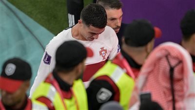 مشهد النهاية.. رونالدو يخرج باكيًا بعد وداع المونديال على يد المغرب (صور)