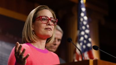 عاصفة من الجدل.. صفعة 