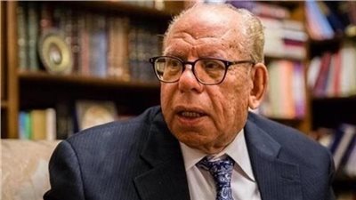 من هو الدكتور صلاح فضل الذي تصدر السوشيال ميديا؟ (معلومات لا تعرفها لأول مرة)