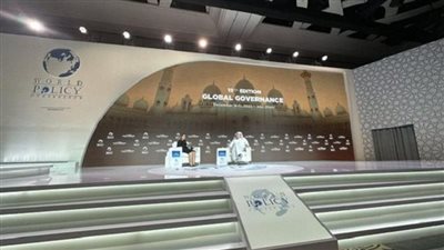 قرقاش يشيد بـ 