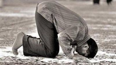 كيفية الجمع والقصر في صلاة المغرب والعشاء.. الفرق بين التقديم والتأخير