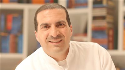  الداعية الإسلامي المصري الدكتور عمرو خالد يتصدر السوشيال ميديا.. ما القصة؟ (فيديو)