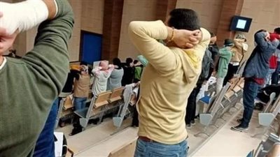 حقيقة صورة عقاب الطلاب في مصر.. رئيس الجامعة يكشف السر