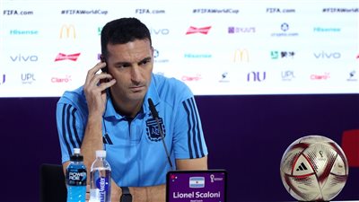 مدرب الأرجنتين: الخسارة من السعودية جعلتنا نتعامل بجدية.. ولم أندهش من ميسي