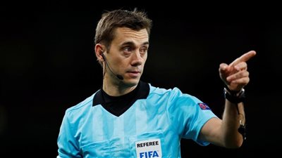 الاتحاد الدولي يستبعد ثنائي التحكيم الفرنسي من كأس العالم 2022