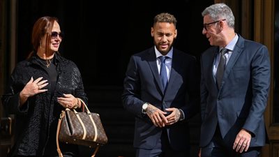 براءة نيمار و8 آخرين من اتهامات بالغش والفساد