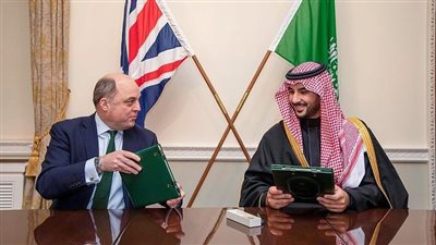 السعودية وبريطانيا توقعان خطة للتعاون الدفاعي وتوطين الصناعات العسكرية