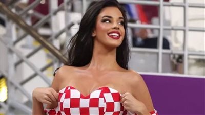 كيف أثارت عارضة الأزياء وملكة الجمال إيفانا نول الجدل في مدرجات كأس العالم؟ (معلومات جديدة )
