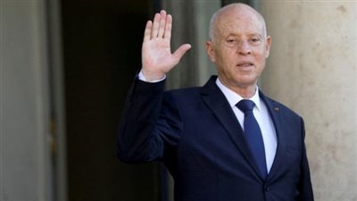  الرئيس التونسي يوجه عدة رسائل خلال جولة في بعض الأحياء بمنطقة المنيهلة 