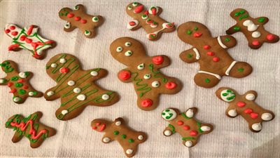 طريقة عمل بسكويت الزنجبيل لاحتفالات الكريسماس 2023.. فيديو