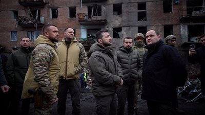 الأوكرانيون يحتفلون بالكريسماس على استحياء ووسط الظلام