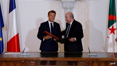 ماكرون يستعرض العلاقات الثنائية مع تبون هاتفيًا