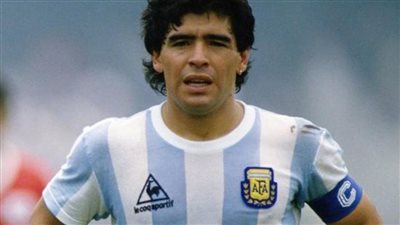  الإعلامي المصري محمود سعد يسرد قصة في حياة لاعب كرة القدم مارادونا (فيديو)