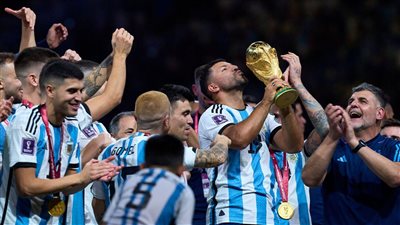 التتويج بكأس العالم بعد الاعتزال.. قصة وفاء ميسي لصديقه المريض