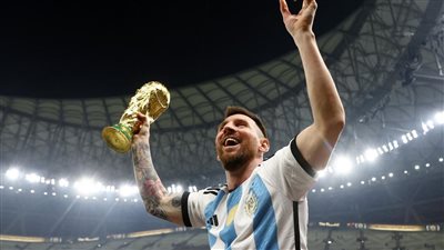 الفيفا يتغنى بالأسطورة ميسي.. عاد بعمر الـ35 وأصبح بطلًا لكأس العالم