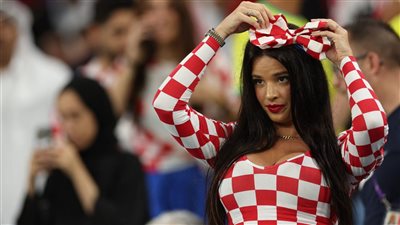 بزي فاضح.. كيف ودعت ملكة جمال كرواتيا كأس العالم 2022؟