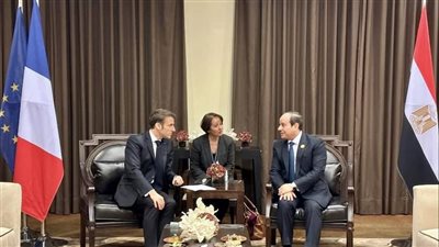 الرئيس السيسي يلتقي نظيره الفرنسي على هامش 