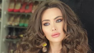 من هي الممثلة اللبنانية ستيفاني صليبا التي تصدرت السوشيال ميديا؟ (فيديو)