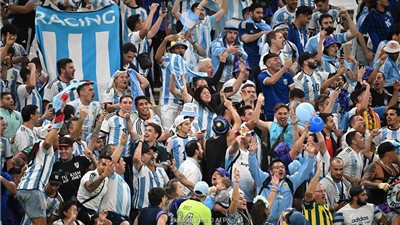 بعد تتويج منتخب بلادهم بكأس العالم.. فيديو يكشف عن سبب إلغاء جولة حافلة الأرجنتين