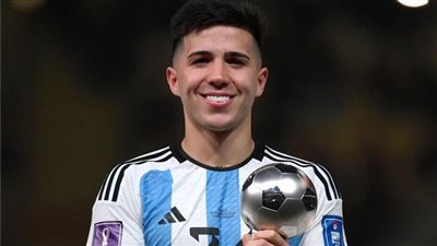 الصراع يشتعل بين ليفربول وريال مدريد لضم جوهرة الأرجنتين إنزو فرنانديز