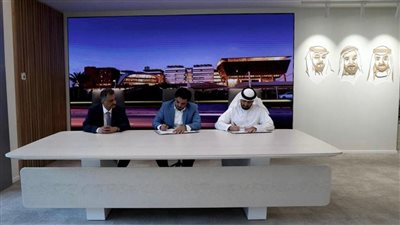 وسط متابعة من الزبُيدي.. اتفاقية إنشاء أكبر مشروع استراتيجي لتوليد الكهرباء بالطاقة النظيفة في اليمن (صور)