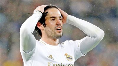  إشبيلية الإسباني يكشف حقيقة فسخ التعاقد مع صانع ألعابه إيسكو ألاركون (صورة)