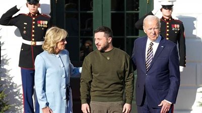 فولوديمير زيلينسكي يشدد على أن السلامَ العادل لا ينطوي على 