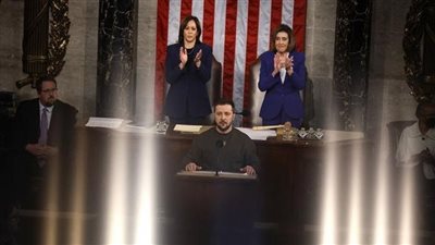  فولوديمير زيلينسكي يخاطب الكونغرس الأمريكي: أوكرانيا حية وتقاتل (صور)