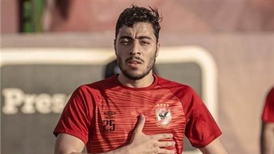 إصابة أكرم توفيق لاعب الأهلي المصري بقطع جزئي في الرباط الصليبي
