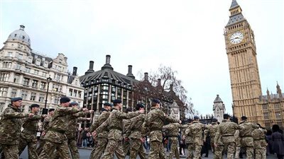 الإضرابات تُربك مطارات بريطانيا.. الجيش ينتشر لتعويض الموظفين