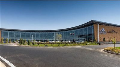 إغلاق مجمع تجاري في إيران بسبب دخول فتيات 