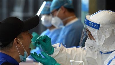  مسؤول صحي صيني: نصف مليون إصابة بكوفيد تسجل يوميا في مدينة تسينجداو وحدها