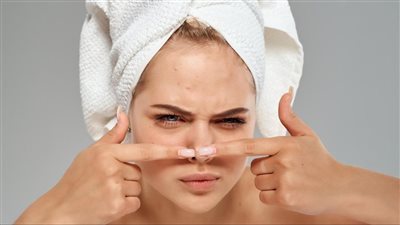 أسباب حب الشباب في الأنف.. الفرق بين الحبوب الدهنية والملتهبة