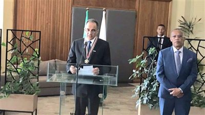 رئيس جمهورية مدغشقر يمنح سفير جمهورية مصر العربية وسام قائد