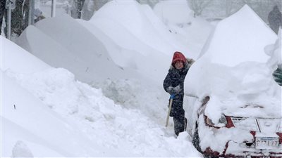 أمريكا.. عاصفة ثلجية تحرم حوالي مليون منزل من الكهرباء.. ووفاة 17 على الأقل