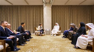 الشيخ عبدالله بن زايد يناقش مع وزيرة خارجية كوسوفو العلاقات الثنائية بين البلدين (صور)