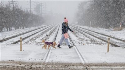 صور تكشف عن آثار العاصفة الثلجية في الولايات المتحدة 