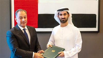 السفير المصري في أبوظبي يقدم صورة أوراق إعتماده