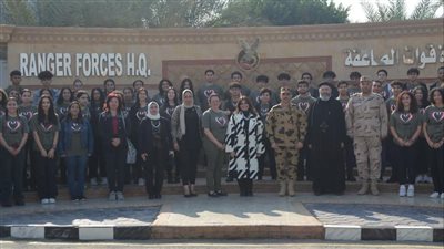 وفد من شباب المصريين بالخارج يزور قيادة قوات الصاعقة 