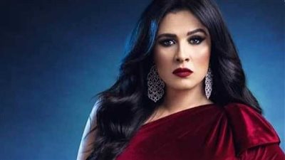  ترتدي ملابس شخصية 