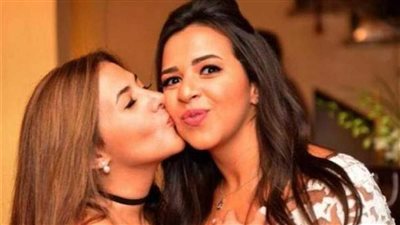 كيف احتفلت الفنانة المصرية إيمي سمير غانم بعيد ميلاد شقيقتها دنيا؟ (صورة)