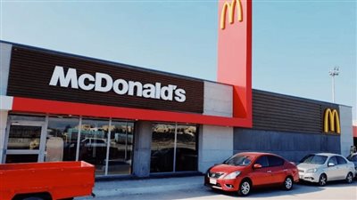 هل تنسحب ماكدونالدز من مصر؟.. سادس أغنى رجل مصري يكشف الحقيقة