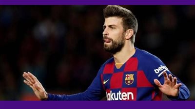 هل يفكر جيرارد بيكيه مدافع فريق برشلونة الإسباني السابق في العودة من جديد إلى الملاعب؟